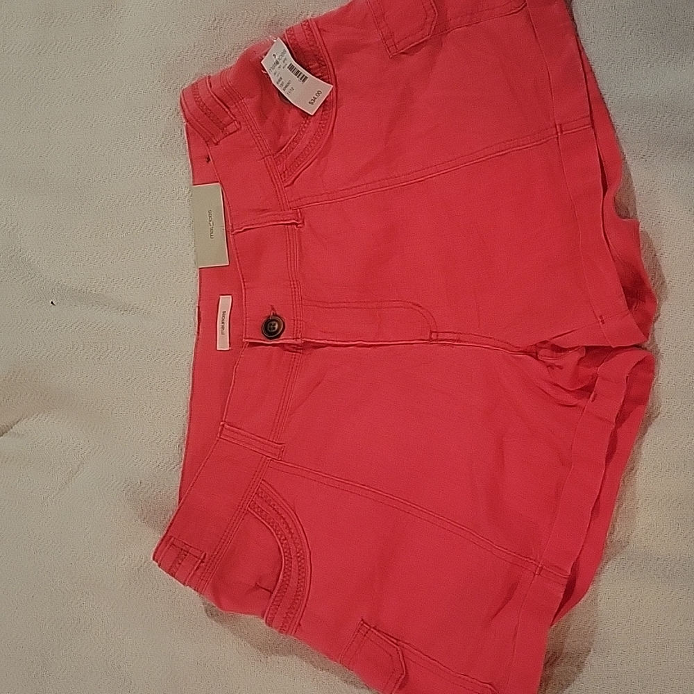 Coral shorts NWT size Ladies 11-12